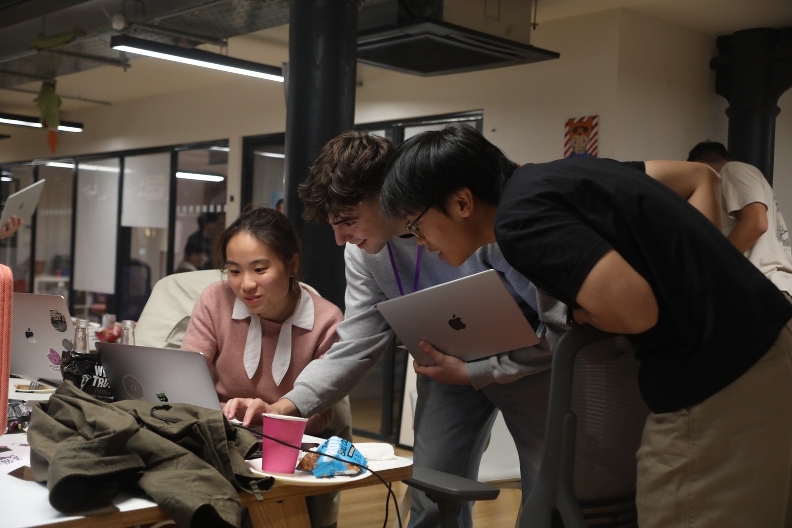 Oriol helping a team with their build
